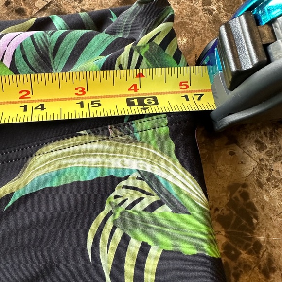 Cute swim or athletic shorts - Picture 2 of 3